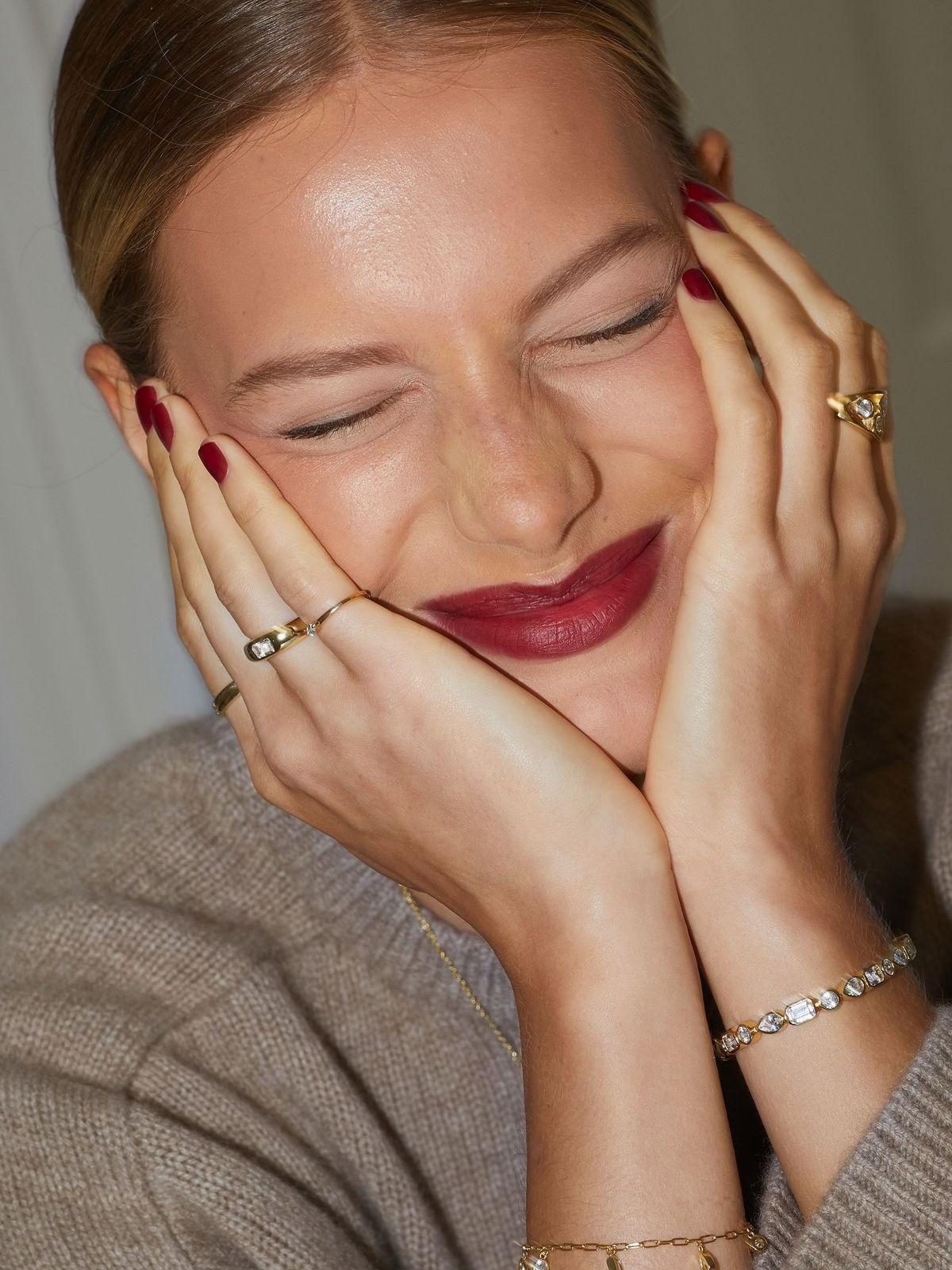 A close view of a solitaire setting